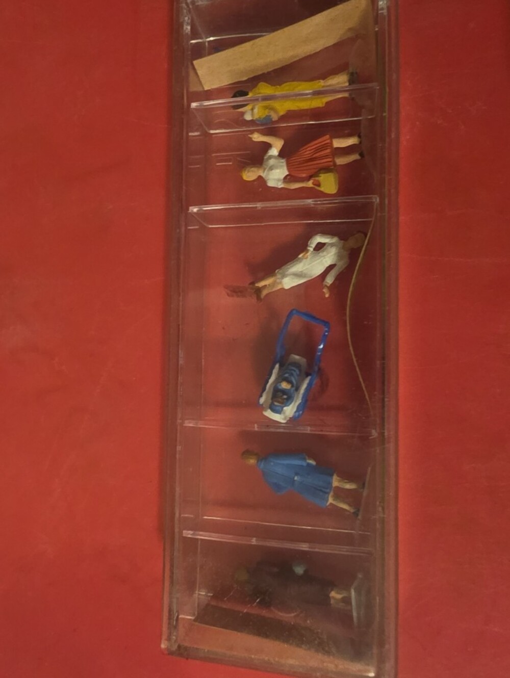 Vintage HO scale plastic miniature figures  By Preiser passengers